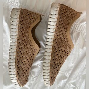 Isle Jacobson Woven Pattern Slip-On Sneakers in Tan. 10. Washer/dryer. Beach!